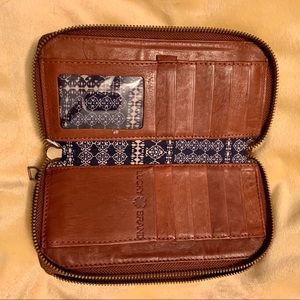 Lucky Brand ☘️ Double Zipped Leather Wallet